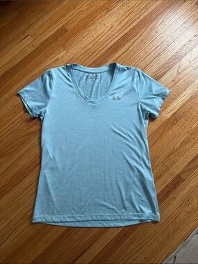Under Armour Outlet: Women's Pale Blue V-Neck Training Tee